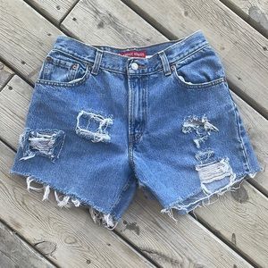 Levi’s 550 cutoff distressed shorts size 10